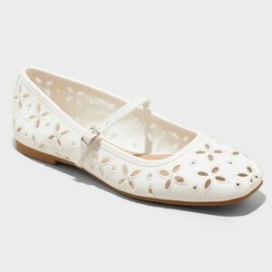 Wild Fable Women's White Mary Jane Shoes Various Sizes